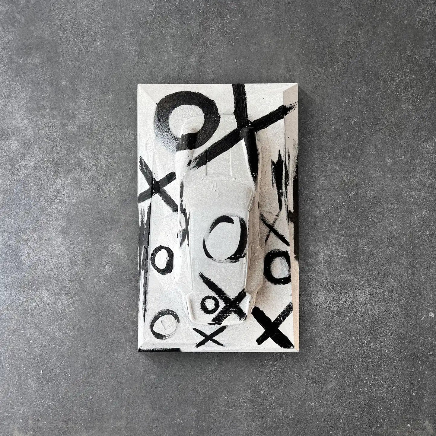 Concrete Porsche 930 car sculpture in black and white X/O style – CarArt Dubai