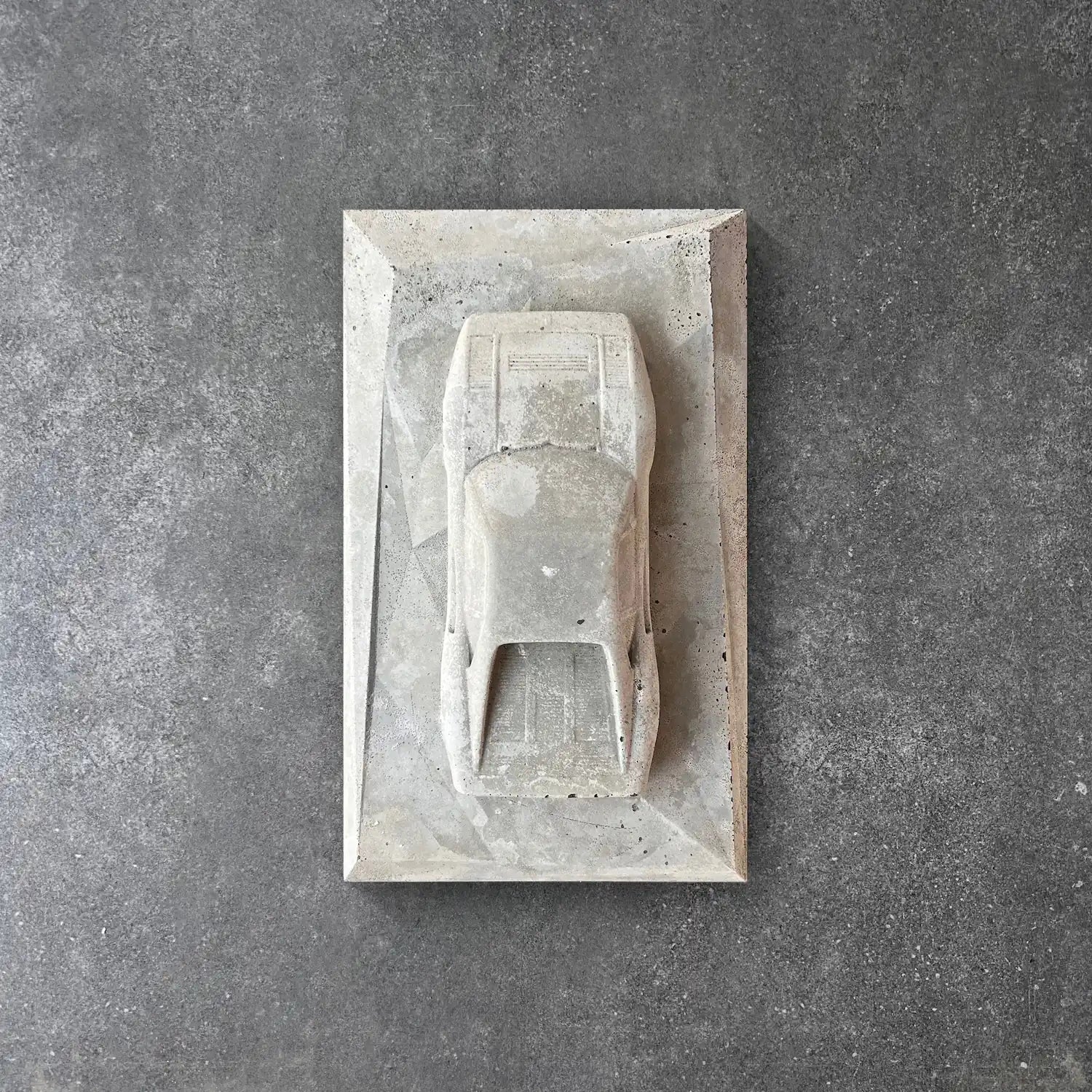 Concrete Ferrari 288 GTO sculpture in raw concrete finish – CarArt Dubai