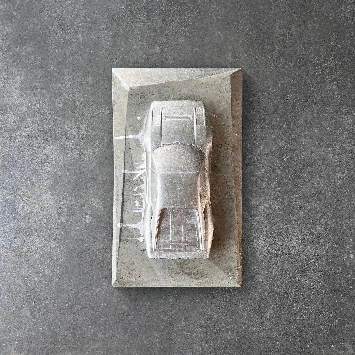 Concrete Ferrari 288 GTO sculpture in raw concrete splash finish – CarArt Dubai