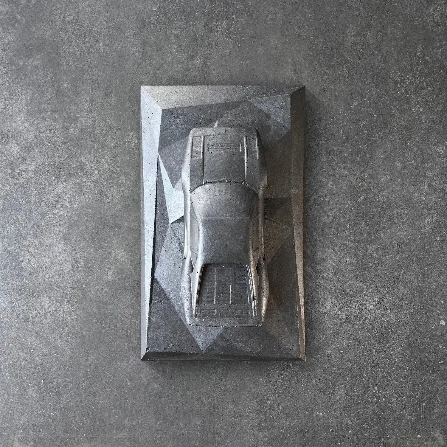 Concrete Ferrari 288 GTO sculpture in dark concrete finish – CarArt Dubai