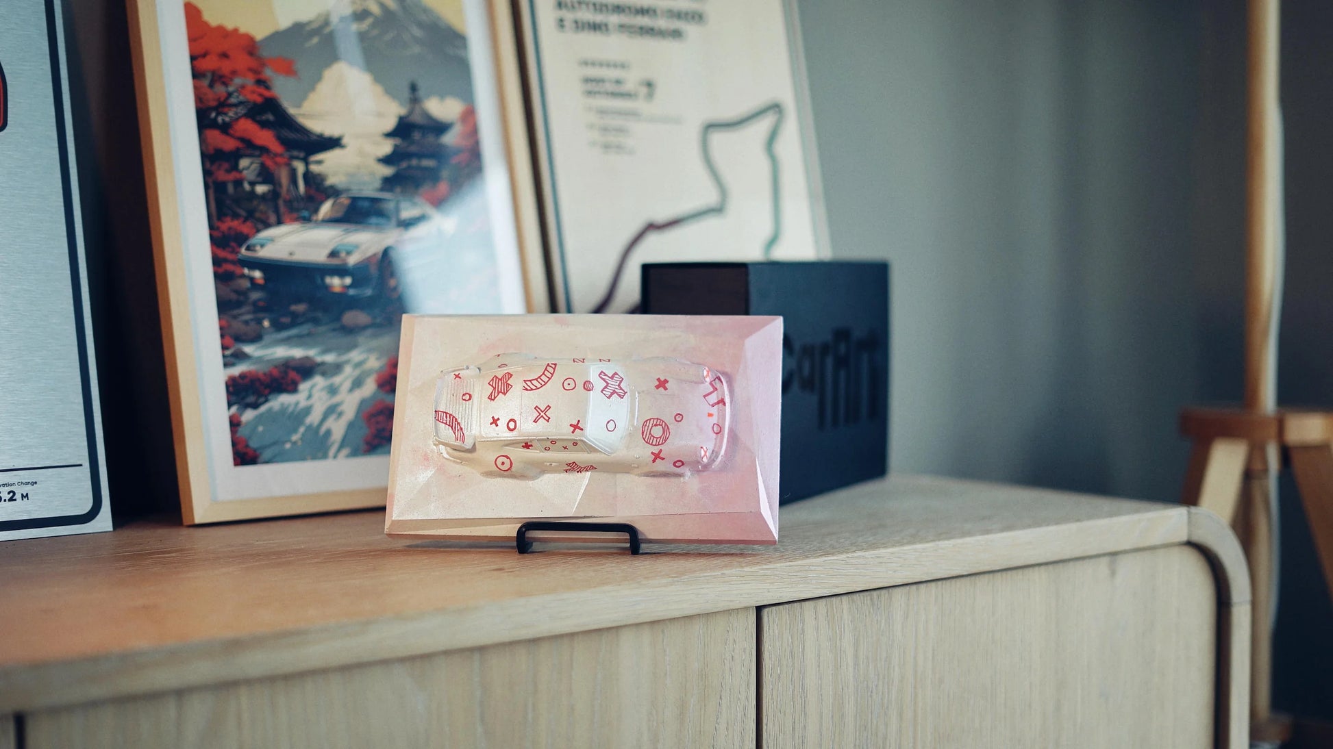 Porsche 930 concrete sculpture with pink geometric pattern design, portrait mockup – CarArt Dubai